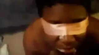 ثالوث جنسي صريح: مثليات معصوبات العينين وقضيب أسود ضخم