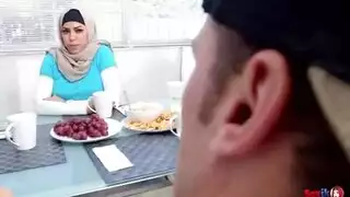 ثنائية مايا خليفة مع والدتها وصديقتها إباحية صريحة