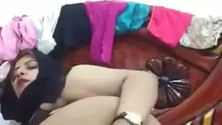 امرأة سمينة مثيرة تتفاخر بجسدها الناعم السمين ولحمها في جلسة مباشرة إباحية