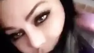 عارية ومستعدة للعمل الإباحي