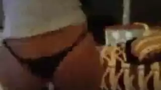 راقصة عربية مثيرة تخلع ملابسها وتتم ممارسة الجنس معها على المسرح