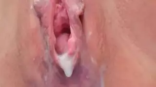  عاهرة تحت الغطاء بوشم جسدي تأخذ تخلل مزدوج في لعب دور الجاسوس