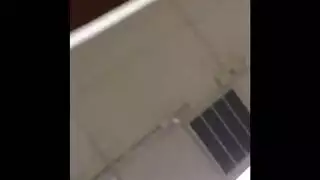 فتاة شقراء تتعرض لجنس فموي بقضيب أسود كبير مع إنهاء زيتي