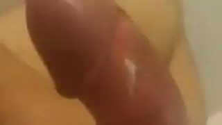 جمال عربي يكشف كل شيء تحت ردائها