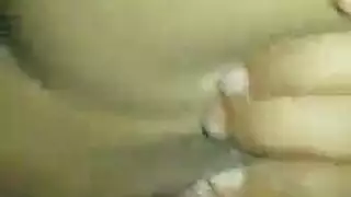 ينكها علي بطنها ويرفع طيزها