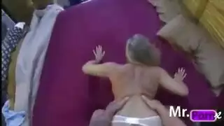 حلمات كارينا كابور الكبيرة مكشوفة في مشهد إباحي