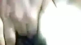 فتات صغيرة تمس زب