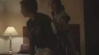 حركة إباحية مكثفة: ضرب مهبلها الضيق