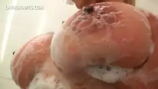 كلام عربي جريء مدبلج على مشاهد حميمية