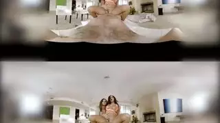 تجربة الواقع الافتراضي الداعرة: بنتان تمارسان الجنس مع زبر عملاق