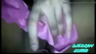 مص ثدي بنت صغير في حليب