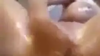 فتيات ألمانيات ساخنات في حفلة سحاقية مشبعة بالبخار