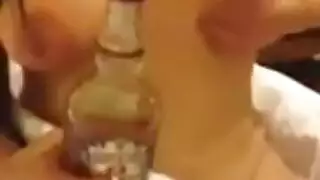 تزييت ذلك الثدي العراقي لمشهد إباحي