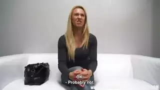 إباحية مجانية: عربية ممتلئة الصدر تتوق لقضيب كبير