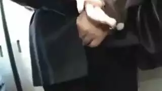 إباحي شرجي: مطلقة ناضجة تأخذ كل بوصة من قضيب شاب في طيزها