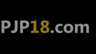 مشهد طبي صريح: ممرضة تستسلم لشريك أكبر سناً مسيطر