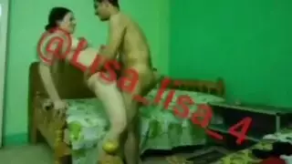 حارسات عربيات يأخذن السائل المنوي على وجوههن