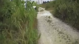 إباحية علنية عنيفة: عاهرة قذرة تطلب وضعية كلابية عنيفة