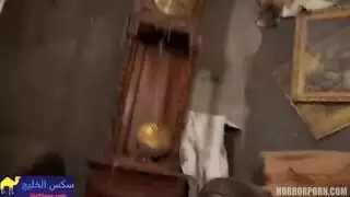 تمديد فتحة مرعبة: زب وحشي في بيت مسكون