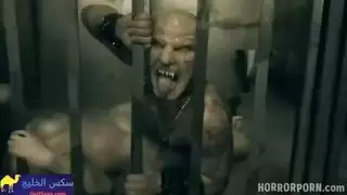 وحش ينكح محكومة بريئة بعمق في شريط جنس مرعب