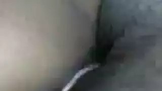 فاتنة سوداء ذات شعر مجعد تحب اللعب مع ثديها الكبير وقضيب شريكها