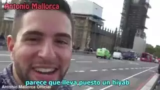امرأة عربية منحلة تأخذ عمود الشاعر العملاق