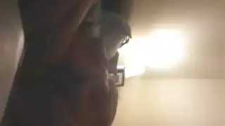 الأميرة العربية تأخذ رحلة حلق عميقة من الأخ