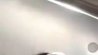 بالكاد قانونية تحصل على مهبلها العذراوي المُدمر