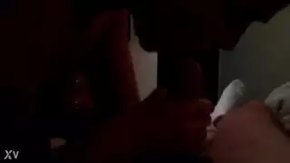 مذيعة تبتلع السائل المنوي بعد جنس مكثف على المكتب