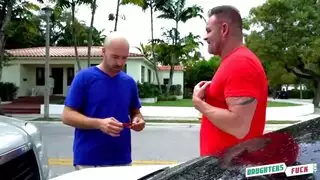 زوجته تتناك أمامه وينيك زوجة رجل آخر في سكس رباعي ساخن