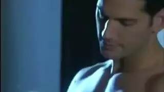 سمراء صغيرة الحجم تصل للهزة الجنسية بإيلاج الأصابع في مهبلها