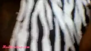 الفتاة الآسيوية المراهقة تستمتع بالجنس العنيف مع الفحل المجاور