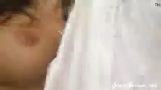 شقراء بالملابس الرسمية تتوسل لشرج خشن