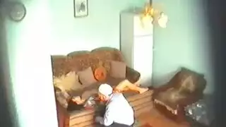 طفل كبير مع فتاه ثغيره