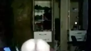 تكشف طيزها المثير في عرض ساخن و احلى اغراء برازيلي مع مؤخرة خطيرة
