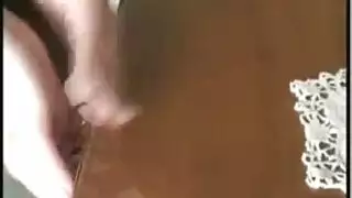 فيكتوريا يونيو تأخذ قضيبًا أسود ضخمًا في فعل إباحي عنيف