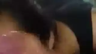 فم آسيوية ساخن يمتلئ بقضيب كبير في فيلم صريح