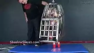 عاهرة الحلق العميق تُدك بقسوة