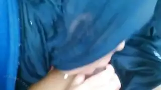 مص زب في السيارة مع مصرية محجبة بلع السائل المنوي