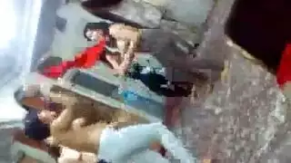 شراميط ساخنة تقدم عرض رقص إباحي قبل جماعي