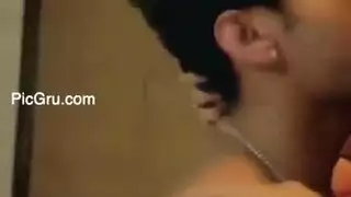 سمراء تبلغ النشوة الجنسية من اختراق دسار قوي