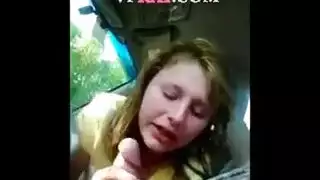 الأولاد الصغار يتعلمون عبادة القضيب من عاهرة تتكلم بكلام فاحش