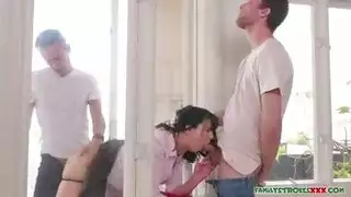 فتاة وقحة تعبد قضيبًا كبيرًا في مشهد إباحي