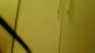 عاهرة الكاميرا نيكو تتعرى وتمارس الجنس للمشاهدين