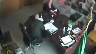 ينيك السكرتيرة فوق المكتب