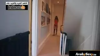 أسرار مراهق متلصص: التجسس وممارسة الجنس مع صديقة أخته المقربة