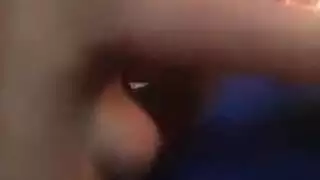 أثداء صغيرة، مُربوطة، ومشهد إباحي شرجي