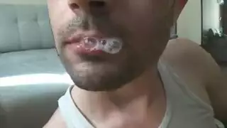 رجل يقذف في والدته