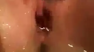 بث مباشر للفتش: حمام كاسي ثنائي الجنس وإكسسوارات المعصم