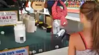 ثنائي عاهر: تدليل عنيف وحركات بحزام